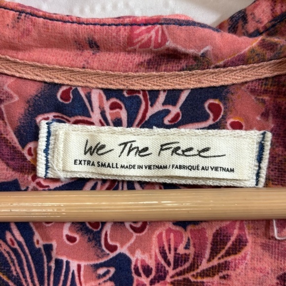 We The Free Good Vibes Coral Floral Button Down Blouse Size Xs - Picture 4 of 7